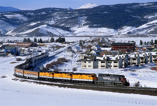 railroad snow train colorado sp co winterpark fraser curve southernpacific passengertrain emd f40ph riograndeskitrain sd40r no7323
