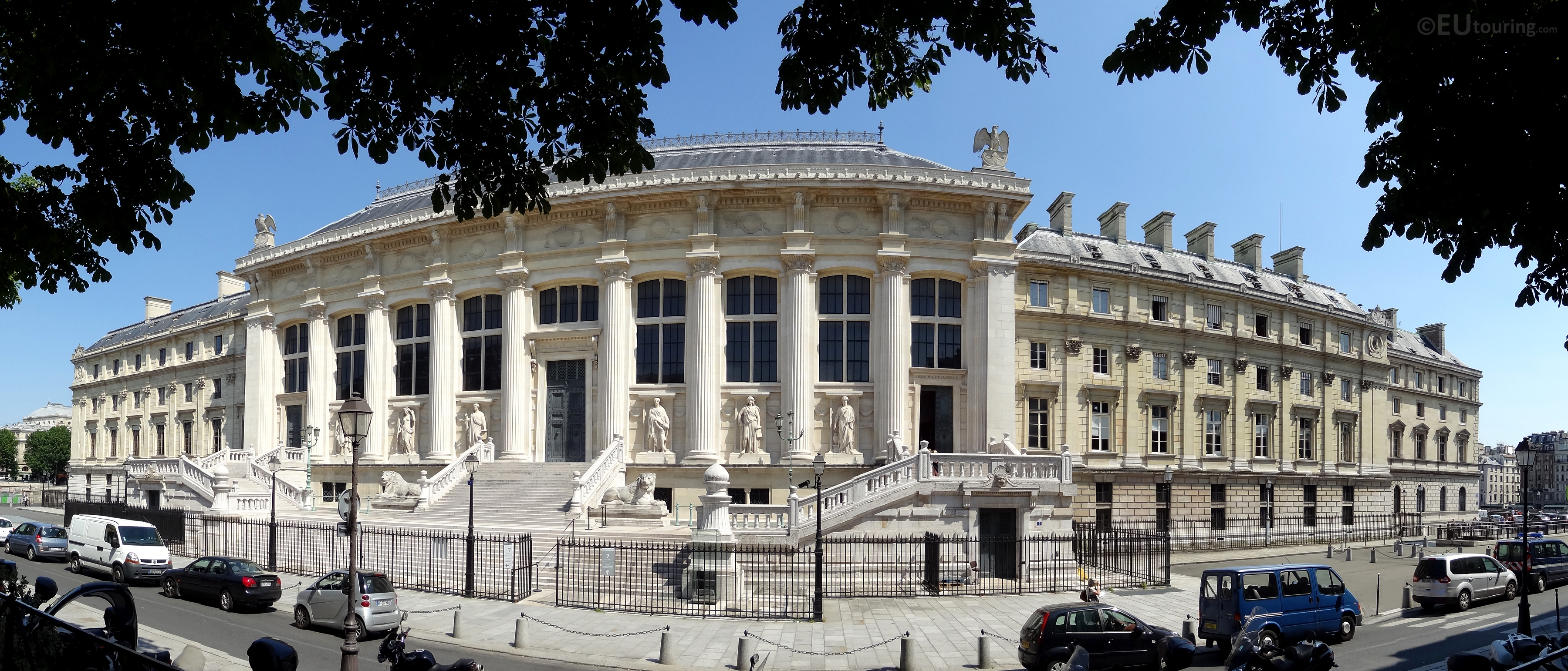 Panoramic of Palais de Justice