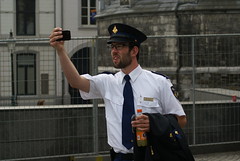 Politieagent neemt selfie
