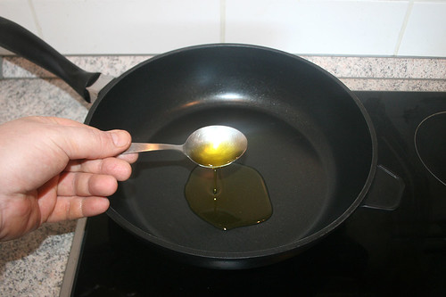 18 - Olivenöl erhitzen / Heat up olive oil