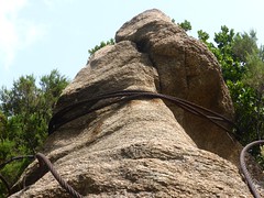 Les spires de câbles autour du piton rocheux côté Carciara