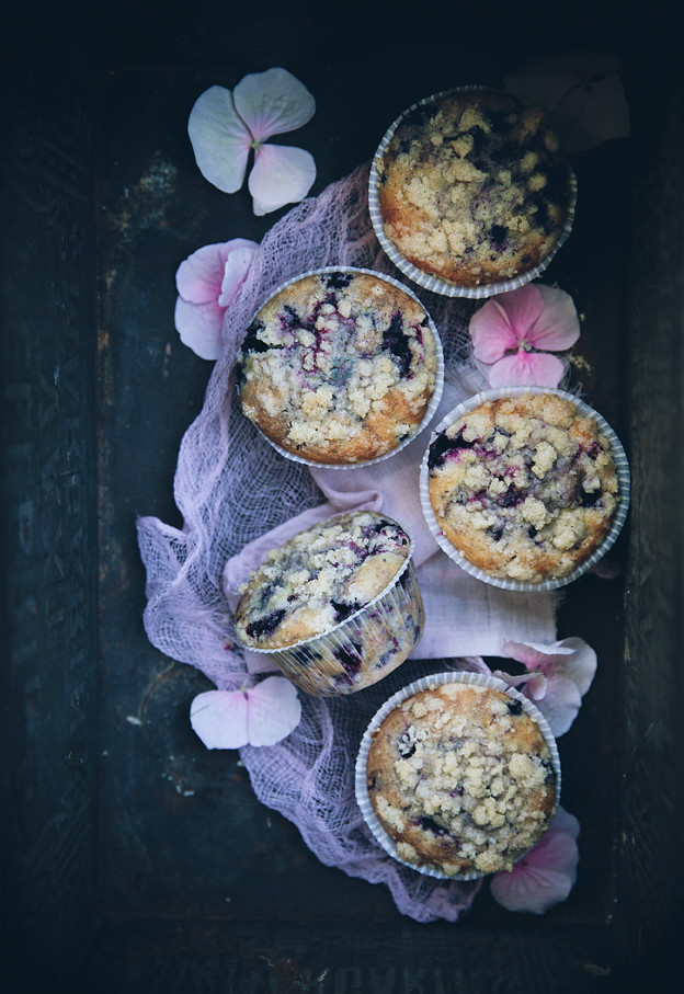 Blueberry lemon muffins with cardamom crumble topping