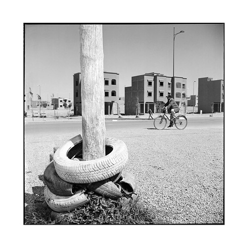 road city bike rolleiflex desert pole tires route morocco biker poteau velo ville cycliste planar pneus chichaoua