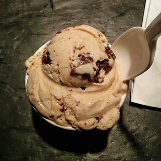 Tonight's Toscanini ice cream was the B3. Brown butter, brown sugar and brownies. Thanks for the rec, @heyreese !!