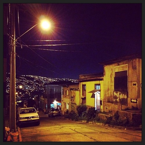 Ya es de noche en el puerto #valparaíso #chile #city #night #winter