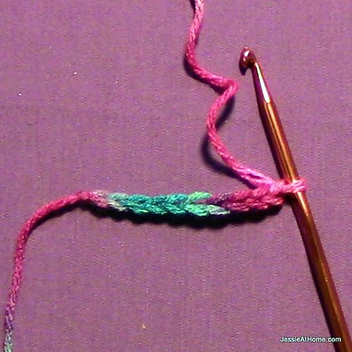 Simple-Chain-Stitch-Necklace-Start-Chain