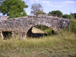 Pont romànic d'Esponellà sobre la riera d'Espolla,