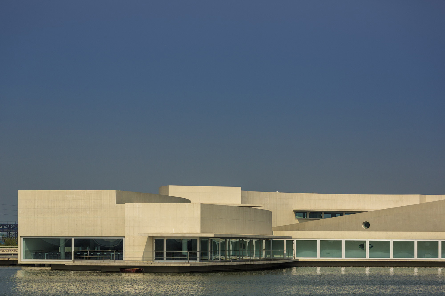 mm_The Building on the Water design by Álvaro Siza + Carlos Castanheira_15
