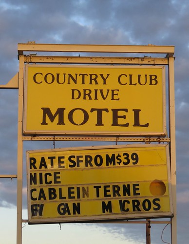 clouds earlymorning vintagesign metalsign smalltown colby kansas highplains motel vintagemotel
