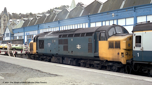 train scotland diesel railway oban passenger britishrail class37 37112