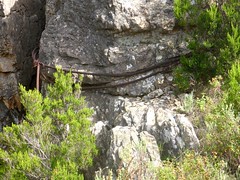 Les spires de câbles autour du bloc rocheux côté Peralzone
