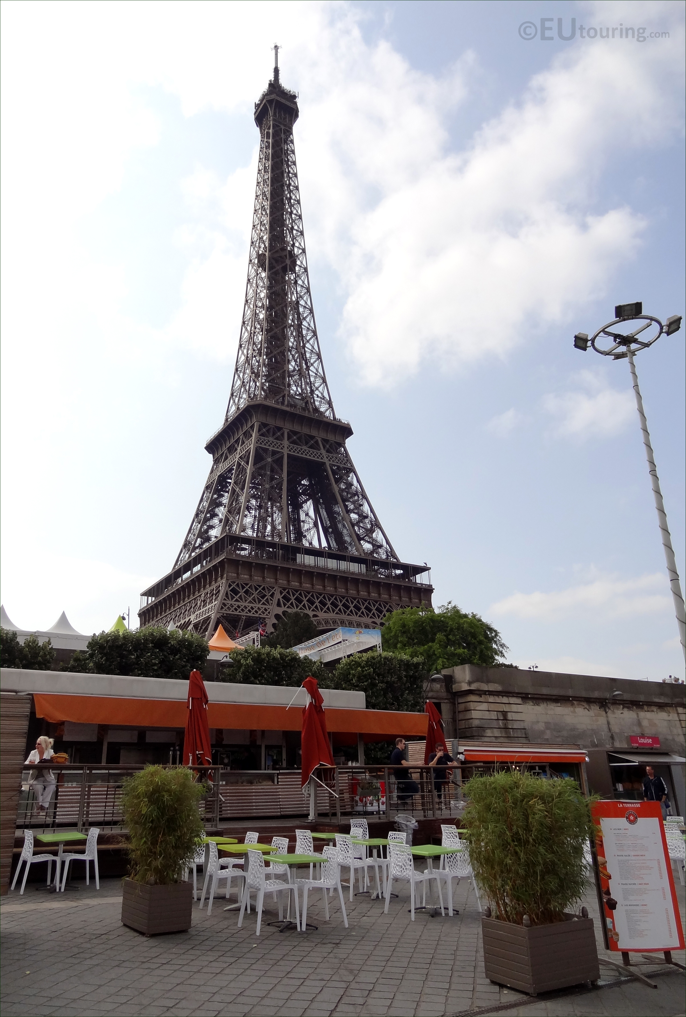 Cafes near the Eiffel