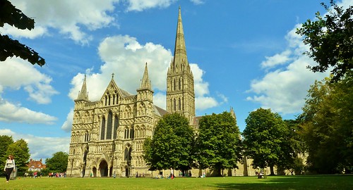 day cloudy wiltshire salisburycathedral