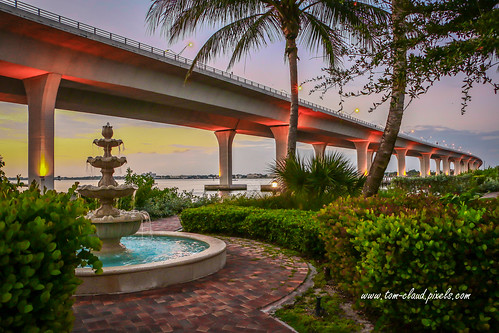 fountain bubbles bridge rooseveltbridge sunrise cityscape river stuart florida water outdoors outside palm tree palmtree tropical scene
