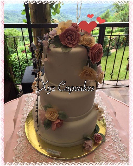 3-tier Wedding Cake by Ludz Flores-Rosos of Xyz Cupcakes