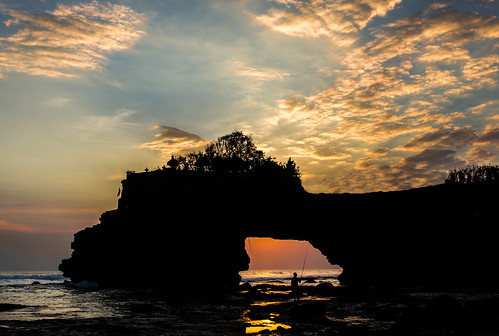 sunset bali silhouette clouds indonesia relax asia dramatic peaceful tanahlot