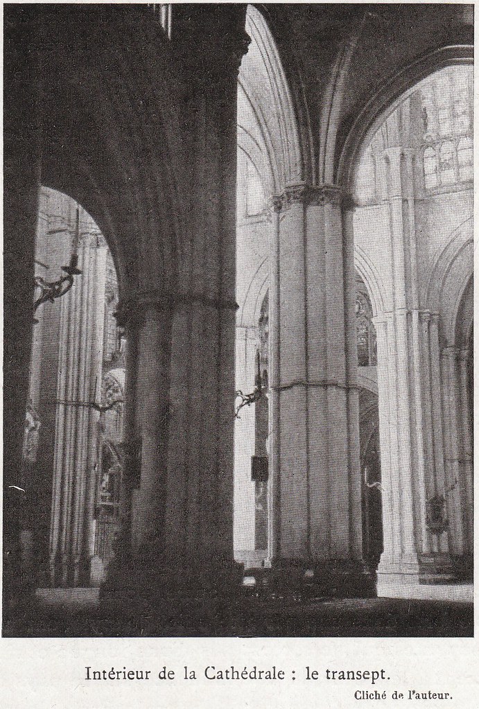 Interior de la Catedral de Toledo a comienzos del siglo XX. Fotografía de Élie Lambert publicada en su libro Les Villes d´Art Célebres: Tolède (1925)