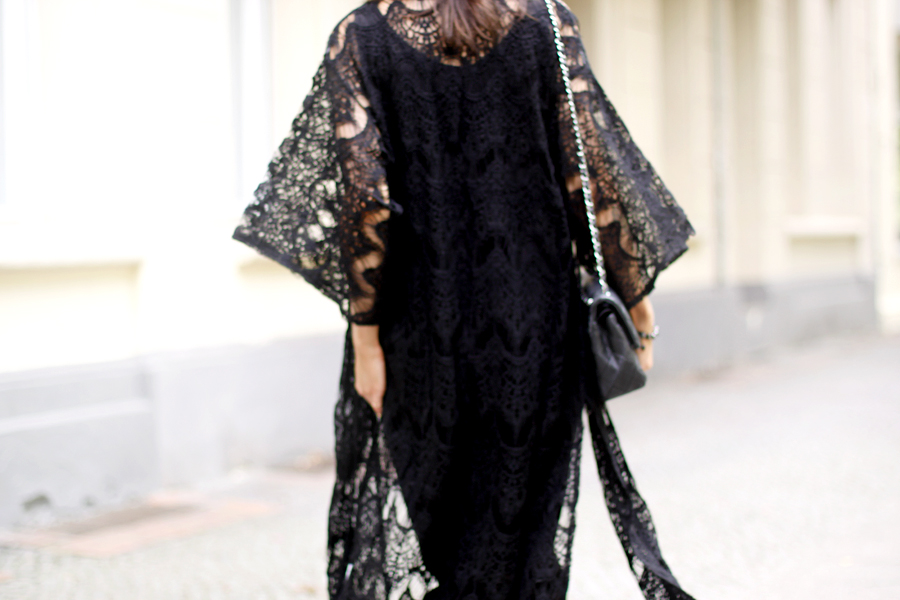 Sojeans black look cape lace winter dark mystic outfit ootd look lookbook CATS & DOGS Ricarda Schernus berlin fashion blogger 4