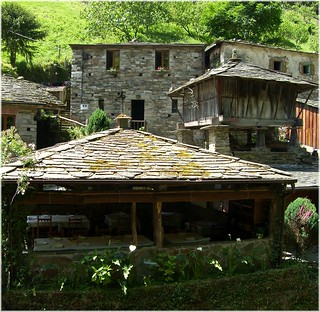 3934-Os Teixois en Taramundi (Asturias)