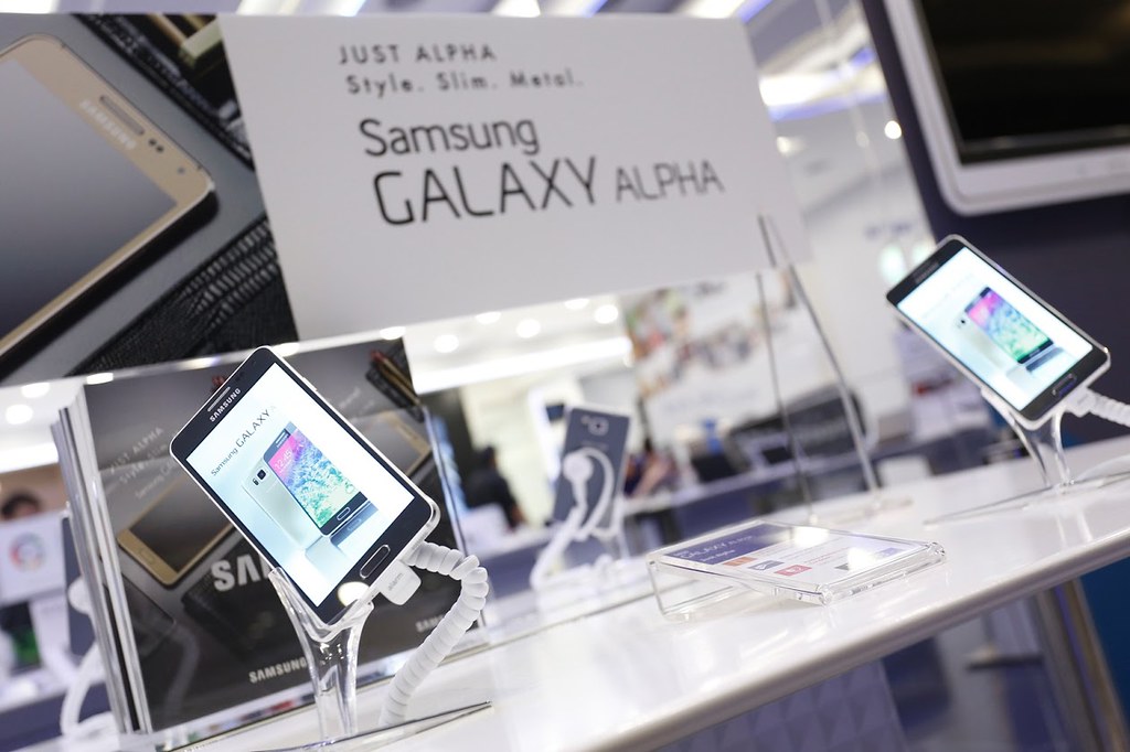 Samsung Introduces GALAXY Alpha