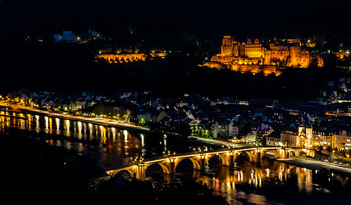 bridge reflection castle night lights gate nacht center historic heidelberg tor altstadt spiegelung neckar lichter philosophersway