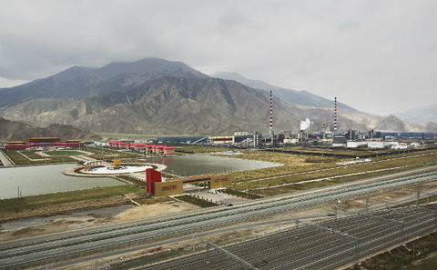 青海省烏蘭縣慶華集團煤礦煤礦場區全景圖。 圖片拍攝於2014.06.22。 ©鄔海濤_綠色和平