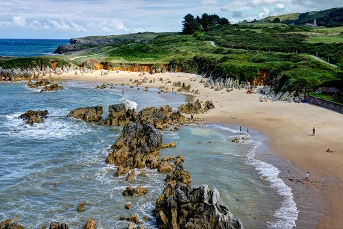 costa lumix asturias playa olas llanes rocas prados