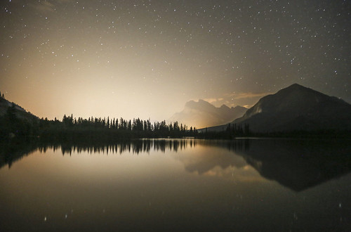 sky lake canada mountains reflection night stars alberta banff nightsky