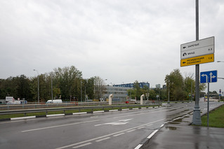 Вид на корпус "Урал" Сколково со стороны автобусной остановки