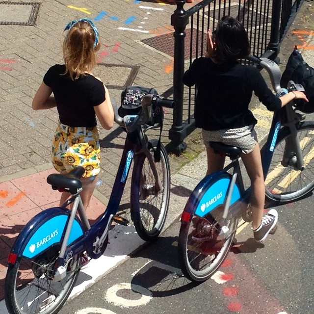 Cycle Chic girls in sunny London #sunflowers