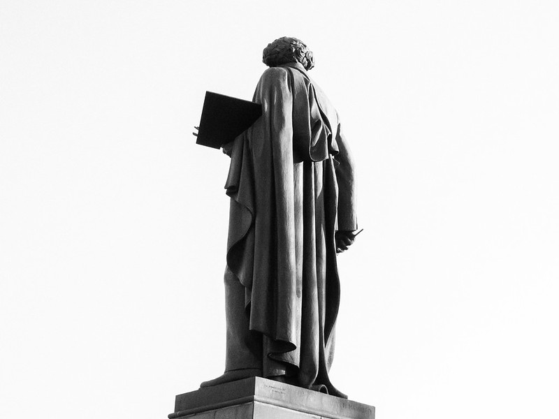 Monument to the painter Repin