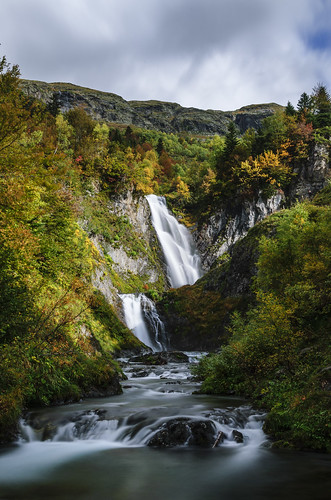 autumn españa mountain montagne automne spain waterfalls otoño pyrenees pirineos tardor pirineo valdaran cascadas sauthdethpish sautdethpish valledearán