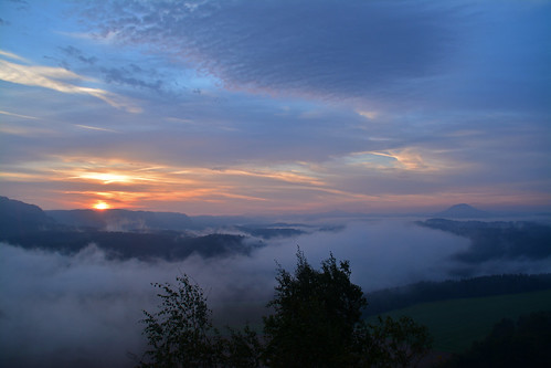 fog sunrise sonnenaufgang elbsandsteingebirge zirkelstein sandsteiner sandsteinerphotography