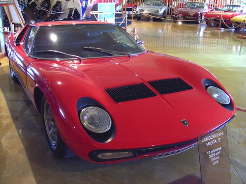 autos automobile cars classic car gt lamborghini miura miuras rouge red 1970 manoirdelautomobile lohéac bretagne france musée museum museo bertone