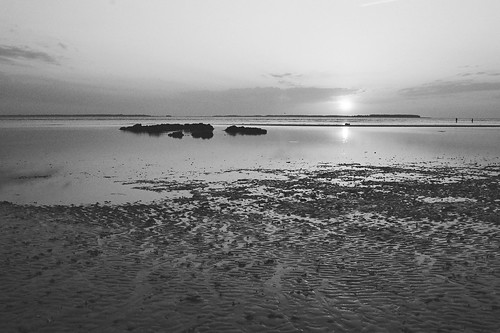 morning blackandwhite bw film beach sc sunrise 35mm nikon southcarolina xp2 sound 135 ilford n75 hiltonheadisland nikkor2880mmafg thespaatportroyal