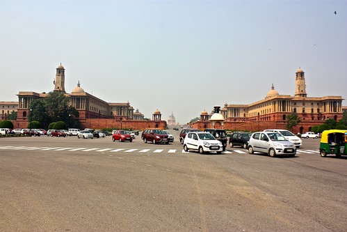 Traffic in front of the Presidential Estate