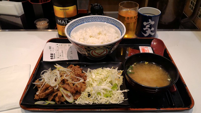 Dónde comer y gastronomía en Kioto (Japón) - Restaurante japonés Yoshinoya.
