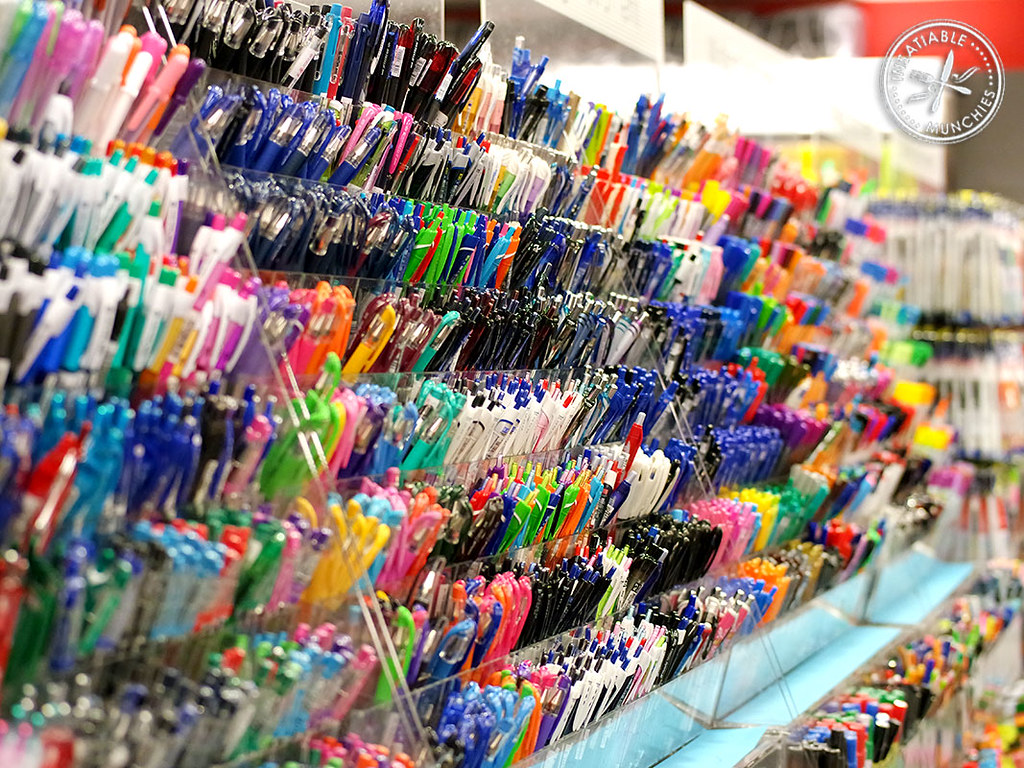 This is a typical aisle in Popular - a well known book store chain in Singapore. Rows of multi-coloured pens are neatly stacked taller than an average human, and is the stuff of every pen-o-phile's dream.