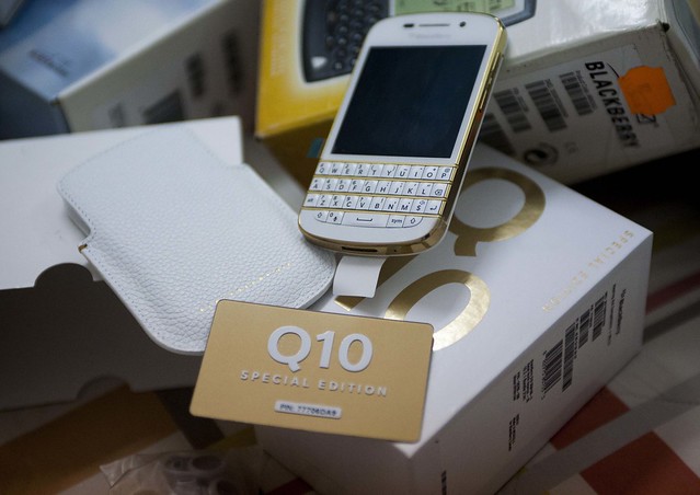 BlackBerry Q10 GOLD Sealbox North America SE và BlackBerry xách tay Canada - 1