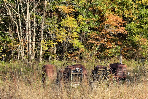 autumn tractor abandoned newjersey october rust blueanchor canonefs60mmf28macrousm canoneos70d