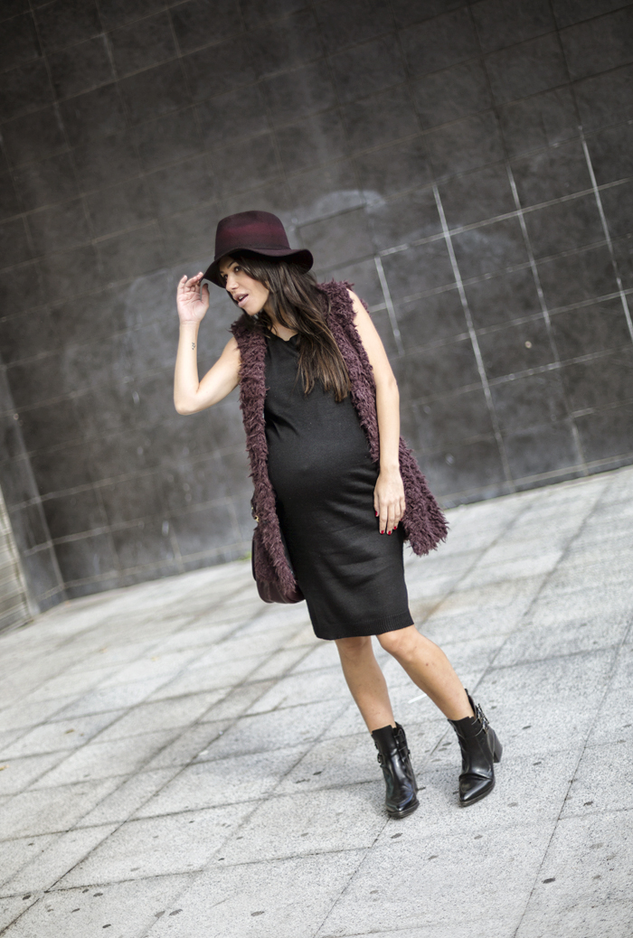 street style barbara crespo burgundy and black the corner shop vest hat marc by marc jacobs fashion blogger outfit blog de moda