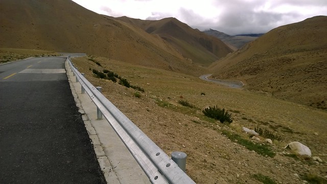 Lalung La Pass towards Nyalam