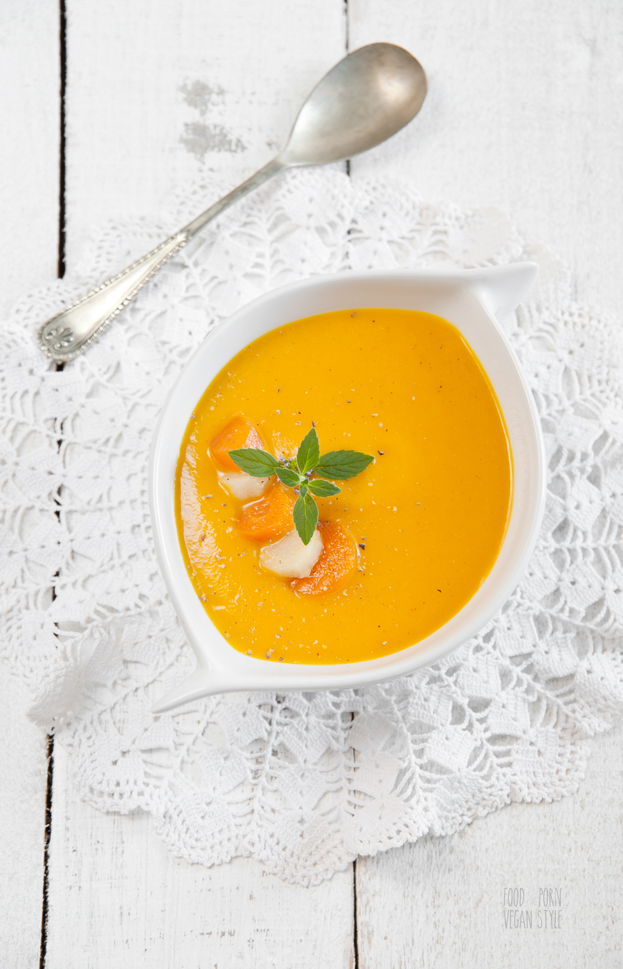 Cream of carrot soup, with ginger and orange