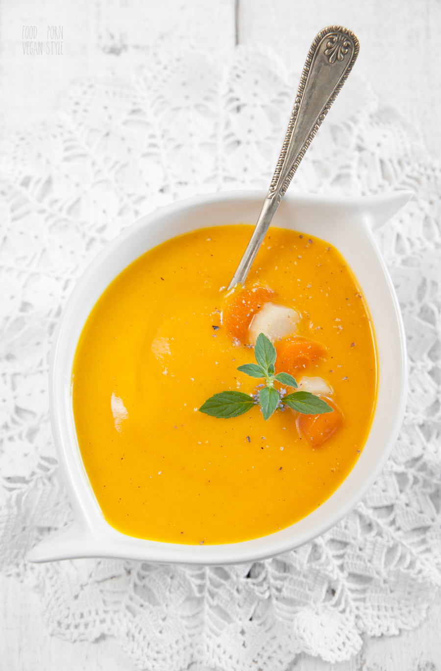 Cream of carrot soup, with ginger and orange