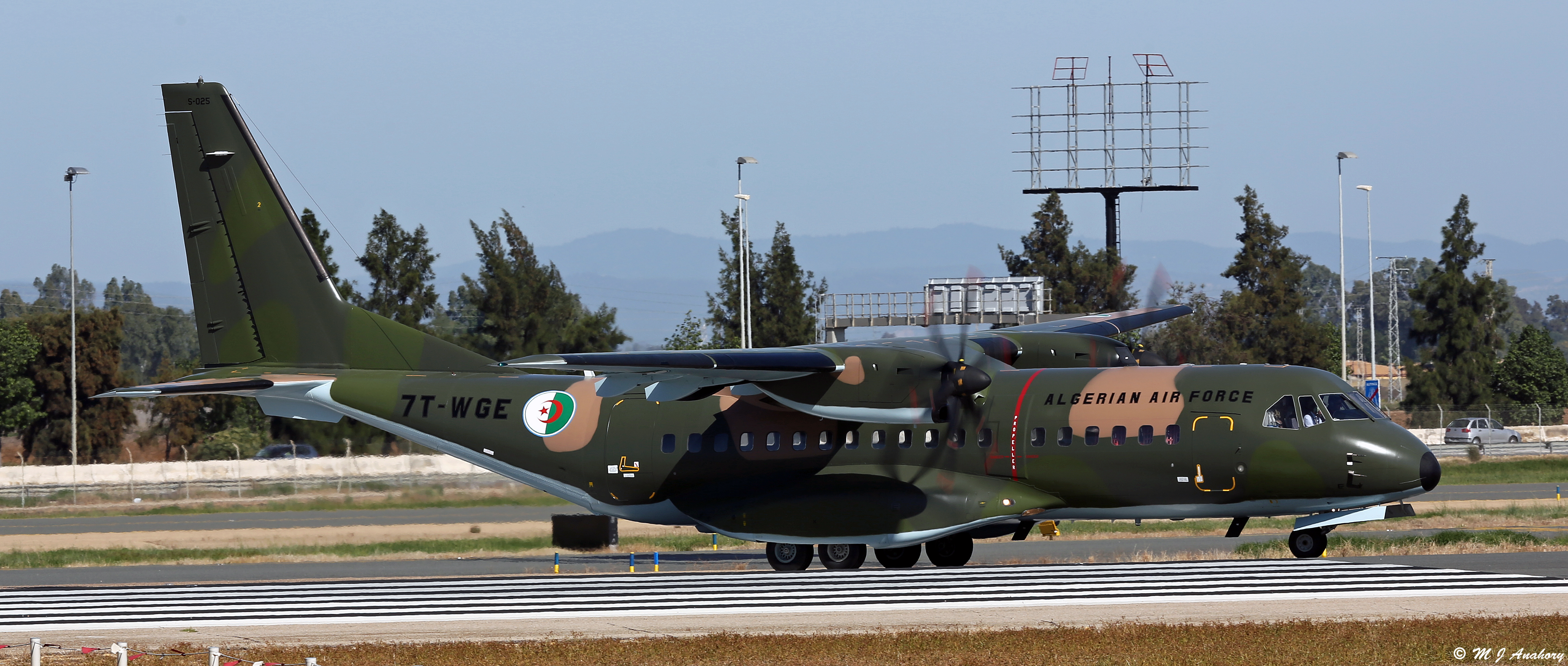 صور طائرات النقل والشحن الجزائرية [  CASA C-295M  ]  - صفحة 3 15611500206_fe15fd5759_o