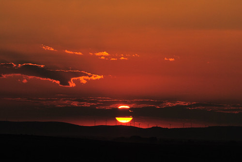 sunset españa sun sol atardecer nikon molino nubes ocaso zamora villarrindecampos castillayleon aerogenerador tierradecampos d3000 villarrin