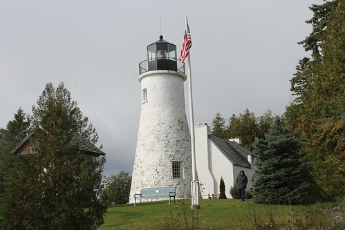 Old Presque Isle Lighthouse (Presque Isle, Michigan) - October 10, 2014