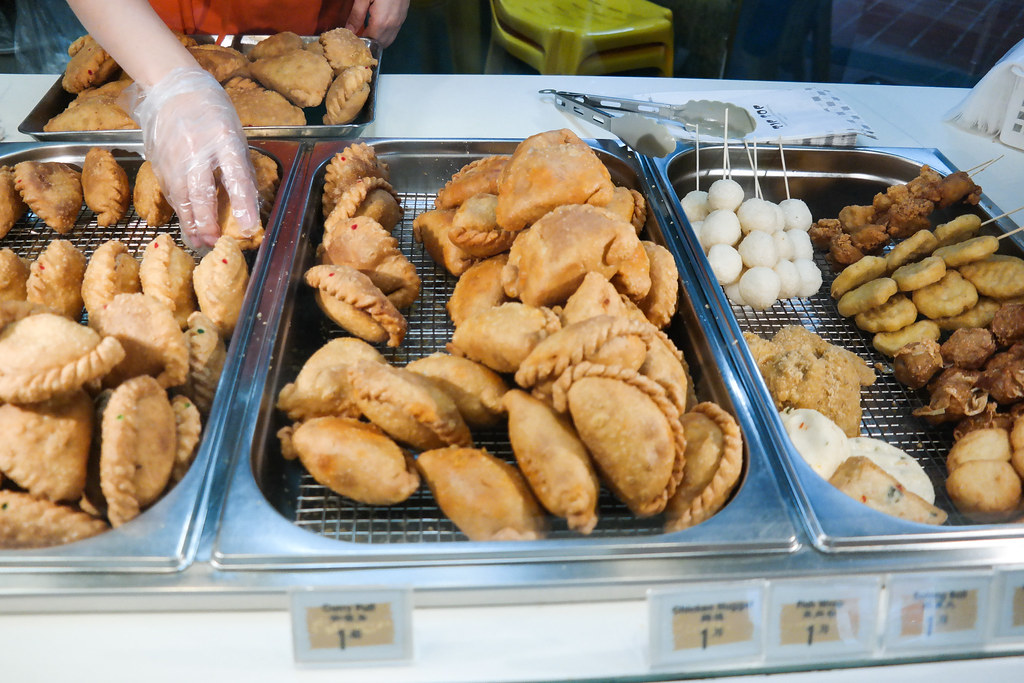 Ang Mo Kio Central Food: Tip Top Curry Puff