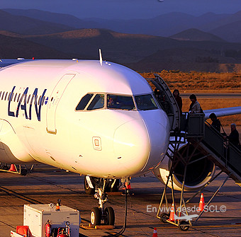 LAN A320 pasajeros embarcando en LSR (S.Díaz)