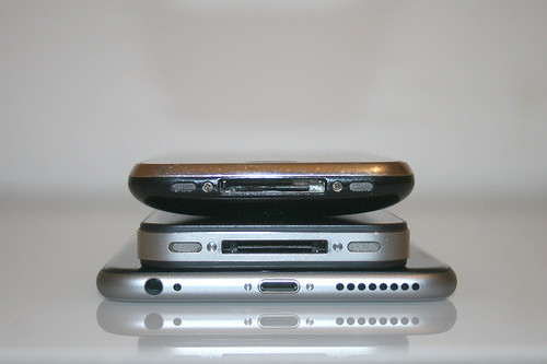 11 - iPhone 6 Plus - Größenvergleich unten / Size comparison bottom view